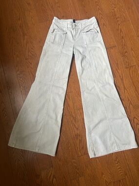 Women's Light Gray Wide-Leg Jeans